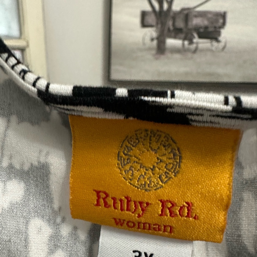 Ruby Rd. Monochrome Patterned Top - Picture 4 of 4